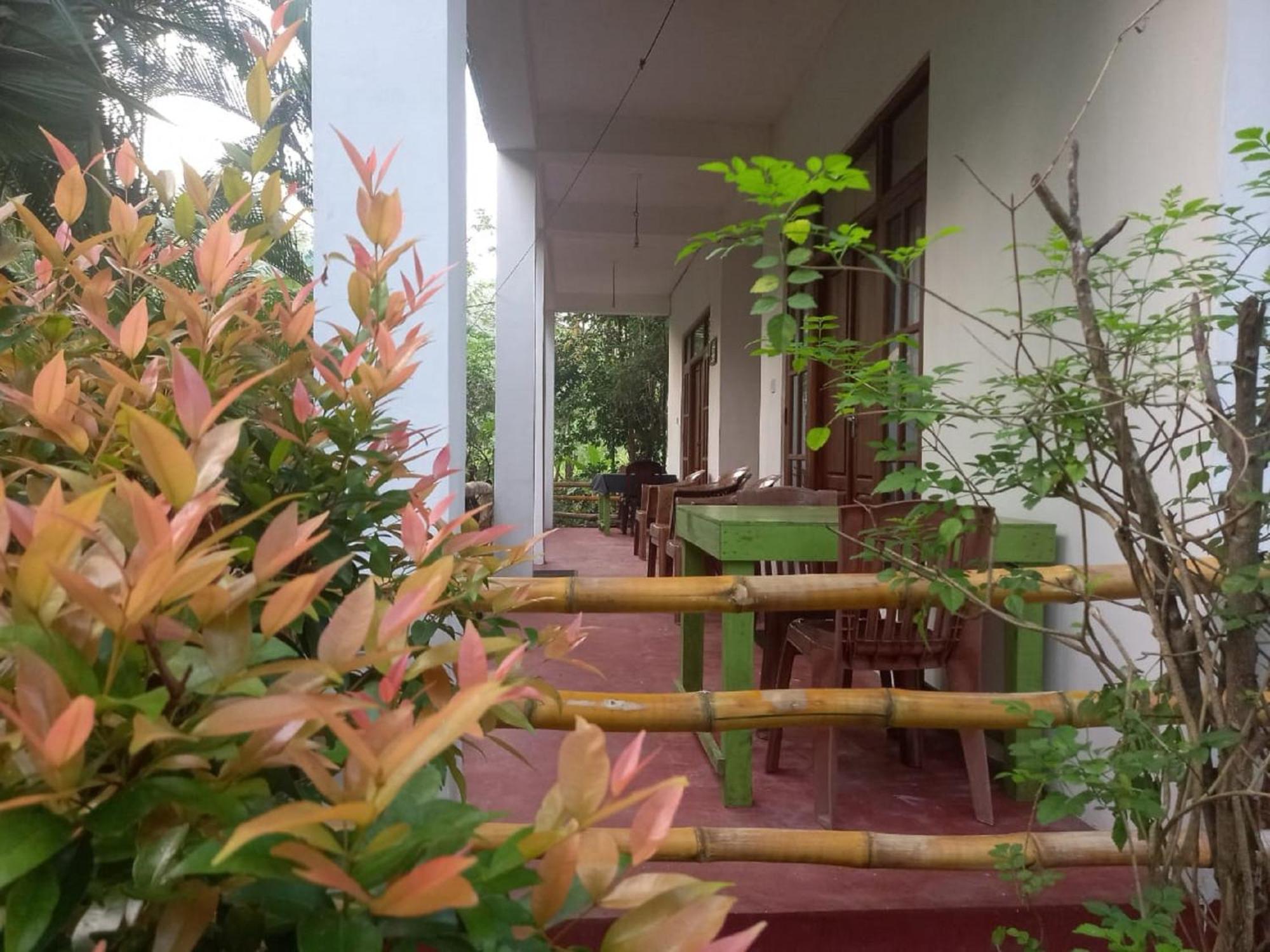 N S K Green Villa 锡吉里亚 外观 照片
